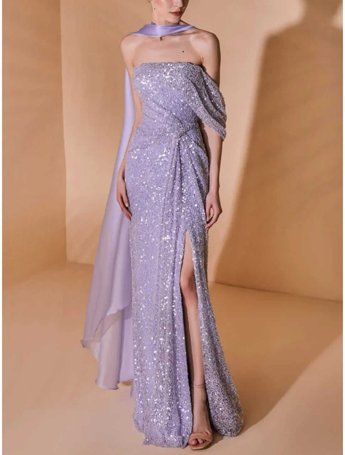 Luolandi A-Line Evening Gown Elegant Dress Formal Sweep / Brush Train Sleeveless Strapless Sequined with Glitter Pleats SlitA-Line Evening Gown Elegant Dress Formal Sweep / Brush Train Sleeveless Strapless Sequined with Glitter Pleats Slit Sparkly